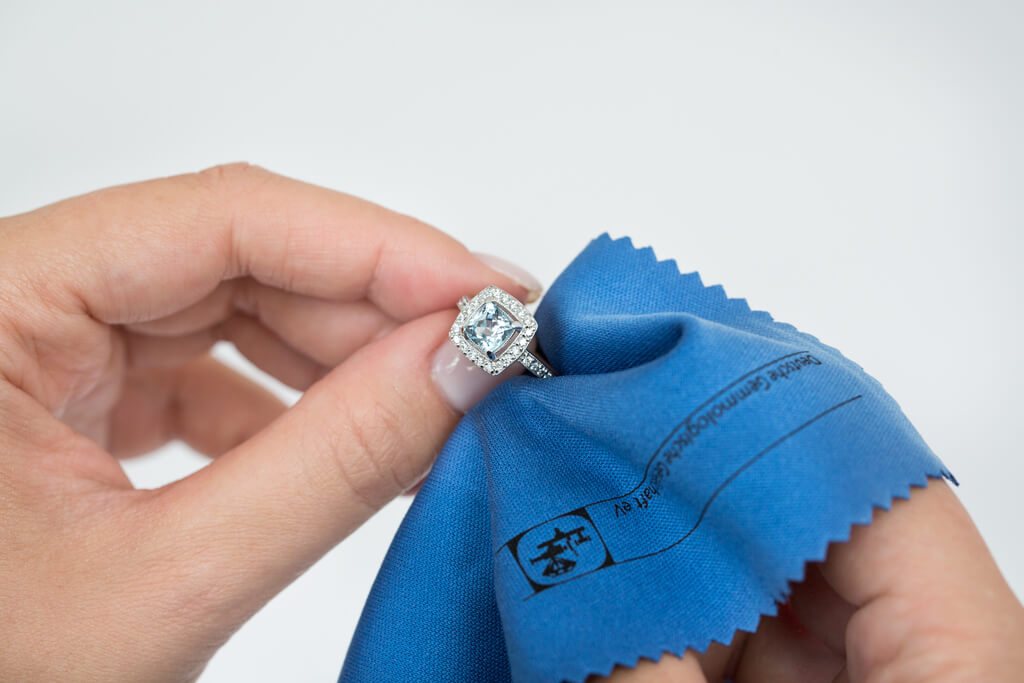 Tips on how to Glance After Your Jewelry: Pointers for Right kind Care Tips on how to Glance After Your Jewelry: Pointers for Right kind Care